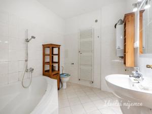 Pronájem bytu 2+kk, Horoměřice, Velvarská, 49 m2
