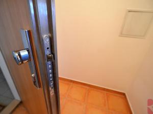 Pronájem bytu 2+kk, Praha - Vysočany, Na břehu, 53 m2