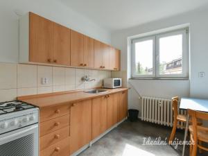 Pronájem bytu 2+1, Praha - Dejvice, Šárecká, 56 m2