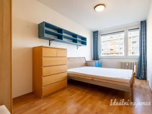 Pronájem bytu 4+kk, Praha - Horní Měcholupy, Milánská, 100 m2