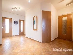 Pronájem bytu 4+kk, Praha - Horní Měcholupy, Milánská, 100 m2