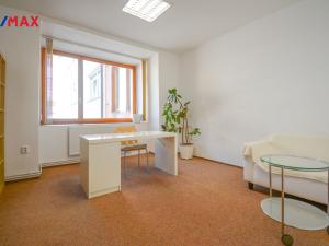 Pronájem kanceláře, Hradec Králové, Československé armády, 102 m2