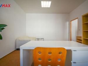 Pronájem kanceláře, Hradec Králové, Československé armády, 102 m2