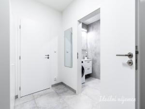 Pronájem bytu 2+kk, Praha - Kyje, Za černým mostem, 42 m2