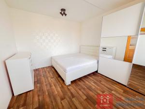 Prodej bytu 3+1, Znojmo, Dukelských bojovníků, 74 m2