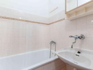 Pronájem bytu 2+1, Praha - Kbely, Luštěnická, 55 m2