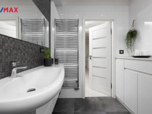 Prodej bytu 3+kk, Karlovy Vary - Drahovice, Zbrojnická, 91 m2