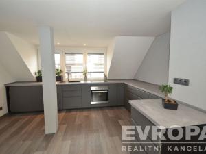 Pronájem kanceláře, Praha - Dolní Chabry, Kobyliská, 225 m2