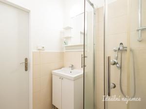 Pronájem bytu 2+1, Praha - Letňany, Tupolevova, 55 m2