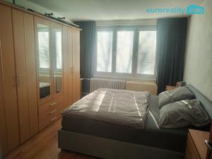 Prodej bytu 4+1, Karlovy Vary, Plešivecká, 77 m2