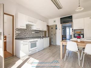 Prodej bytu 2+1, Znojmo, Přímětická, 61 m2