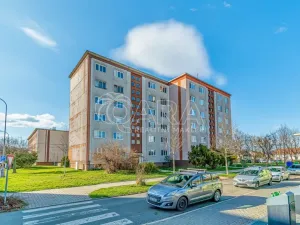 Pronájem bytu 2+kk, Kralupy nad Vltavou - Lobeček, nám. Mládežníků, 38 m2
