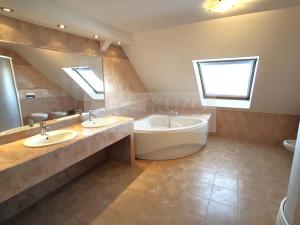 Pronájem bytu 5+kk, Klíčany, 237 m2