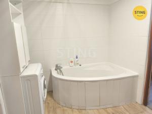 Prodej komerční nemovitosti, Rožná, 400 m2