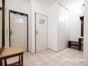 Pronájem bytu 2+kk, Praha - Troja, Hnězdenská, 42 m2