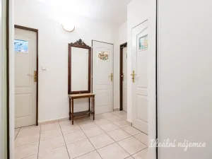 Pronájem bytu 2+kk, Praha - Troja, Hnězdenská, 42 m2