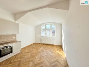 Pronájem bytu 3+kk, Praha - Karlín, Křižíkova, 82 m2
