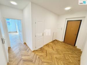 Pronájem bytu 3+kk, Praha - Karlín, Křižíkova, 82 m2
