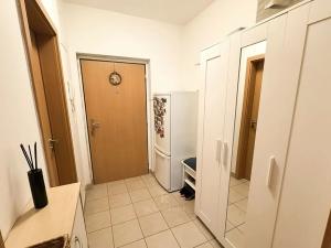 Pronájem bytu 1+kk, Praha - Hloubětín, Nepelova, 45 m2