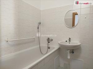Pronájem bytu 2+1, Ostrov, Hlavní třída, 61 m2