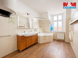 Prodej bytu 4+1, Karlovy Vary, Varšavská, 124 m2