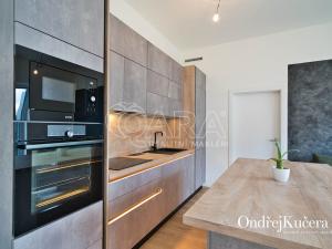 Prodej bytu 2+kk, Praha - Hloubětín, Laponská, 138 m2