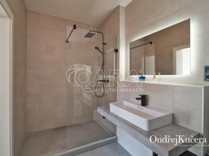 Prodej bytu 2+kk, Praha - Hloubětín, Laponská, 138 m2