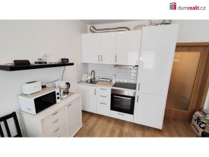 Pronájem bytu 1+kk, Praha - Horní Měcholupy, Hornoměcholupská, 37 m2