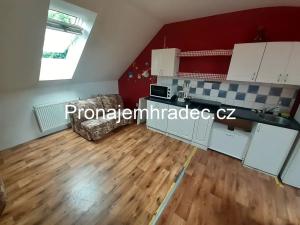 Pronájem bytu 1+1, Hradec Králové, Dubinská, 40 m2