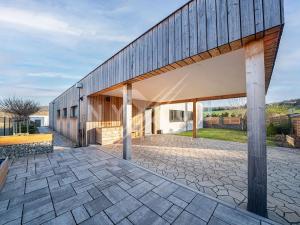 Prodej rodinného domu, Králův Dvůr, Na Vinohradech, 156 m2