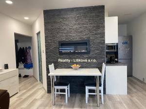 Prodej bytu 2+kk, Ústí nad Labem - Krásné Březno, V Oblouku, 48 m2