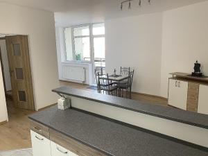 Pronájem bytu 2+kk, Praha - Hlubočepy, Trnkovo náměstí, 58 m2