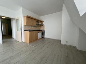 Pronájem bytu 2+kk, Pardubice - Zelené Předměstí, nábřeží Závodu míru, 56 m2