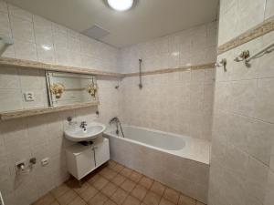 Pronájem bytu 2+kk, Zlín, třída Tomáše Bati, 66 m2