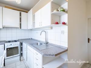Pronájem bytu 2+1, Praha - Malešice, Počernická, 53 m2