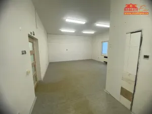 Prodej obchodního prostoru, Jaroměř - Jezbiny, Hradecká, 1437 m2