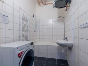 Pronájem bytu 2+1, Praha - Smíchov, Moulíkova, 49 m2