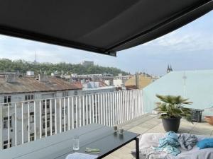 Pronájem bytu 2+kk, Praha - Karlín, Sokolovská, 70 m2
