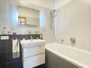 Prodej bytu 3+kk, Praha - Modřany, Československého exilu, 69 m2