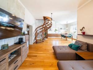 Prodej rodinného domu, Karlovy Vary, Motýlí, 244 m2