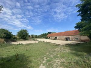 Prodej zemědělského objektu, Chrášťany, 1674 m2