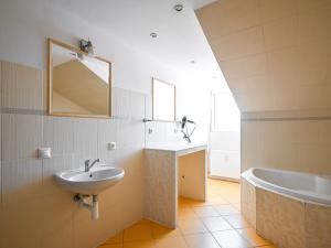 Prodej bytu 3+1, Nové Sedlo, Sklářská, 106 m2