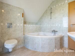 Pronájem bytu 5+kk, Praha - Kolovraty, Meduňková, 150 m2