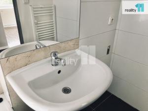 Pronájem bytu 2+kk, Praha - Hrdlořezy, Českobrodská, 75 m2