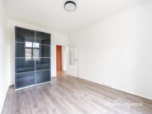Pronájem bytu 2+kk, Praha - Nusle, Čestmírova, 43 m2