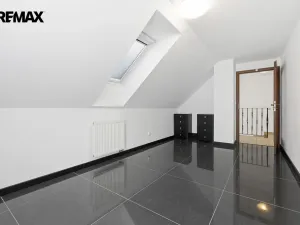 Prodej rodinného domu, Jenišov - Pod Rohem, K Rohu, 210 m2