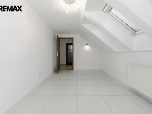 Prodej rodinného domu, Jenišov - Pod Rohem, K Rohu, 210 m2