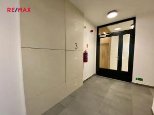 Pronájem bytu 2+kk, Praha - Modřany, Komořanská, 54 m2
