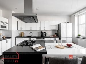 Prodej bytu 3+1, Nový Bor, Palackého náměstí, 115 m2