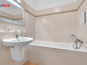 Pronájem bytu 2+kk, Hradec Králové - Nový Hradec Králové, Rybova, 54 m2